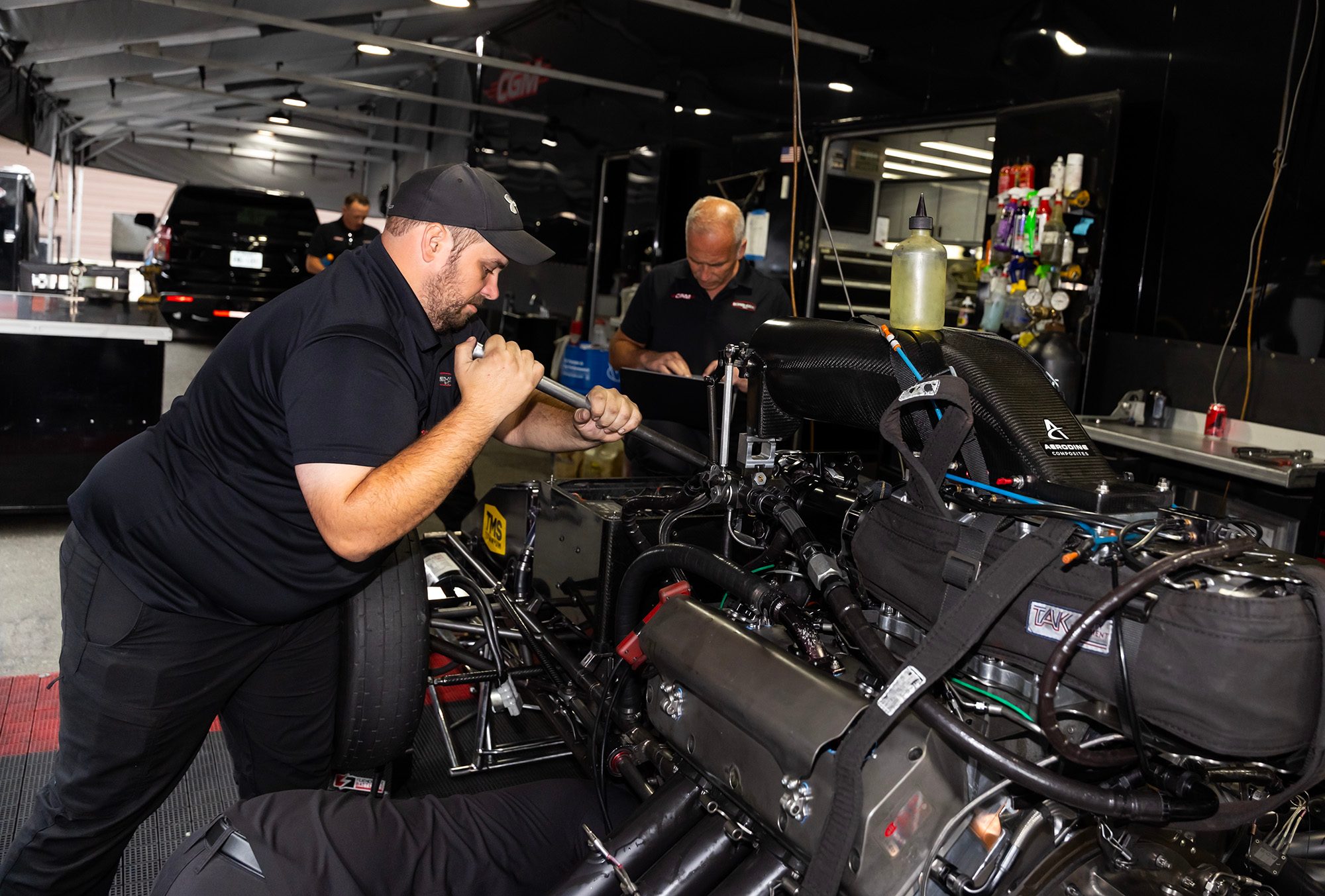 Hands in the engine between rounds